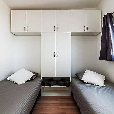 Mobile Damar 5 Nyaraló Drage
